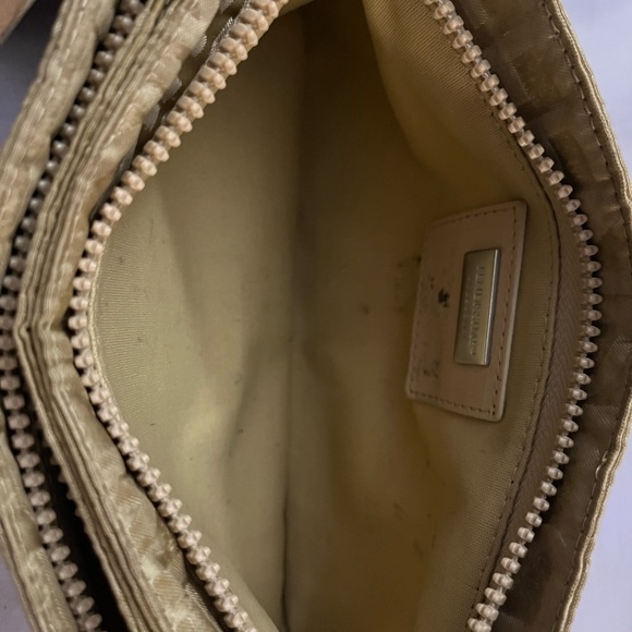 Fendi Gold Monogram Shoulder Bag Luxurious Design - Picture 6 of 11